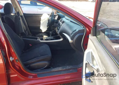 2013 Nissan Altima 2.5 S z USA, uszkodzony, nr VIN 1N4AL3AP4DN577489